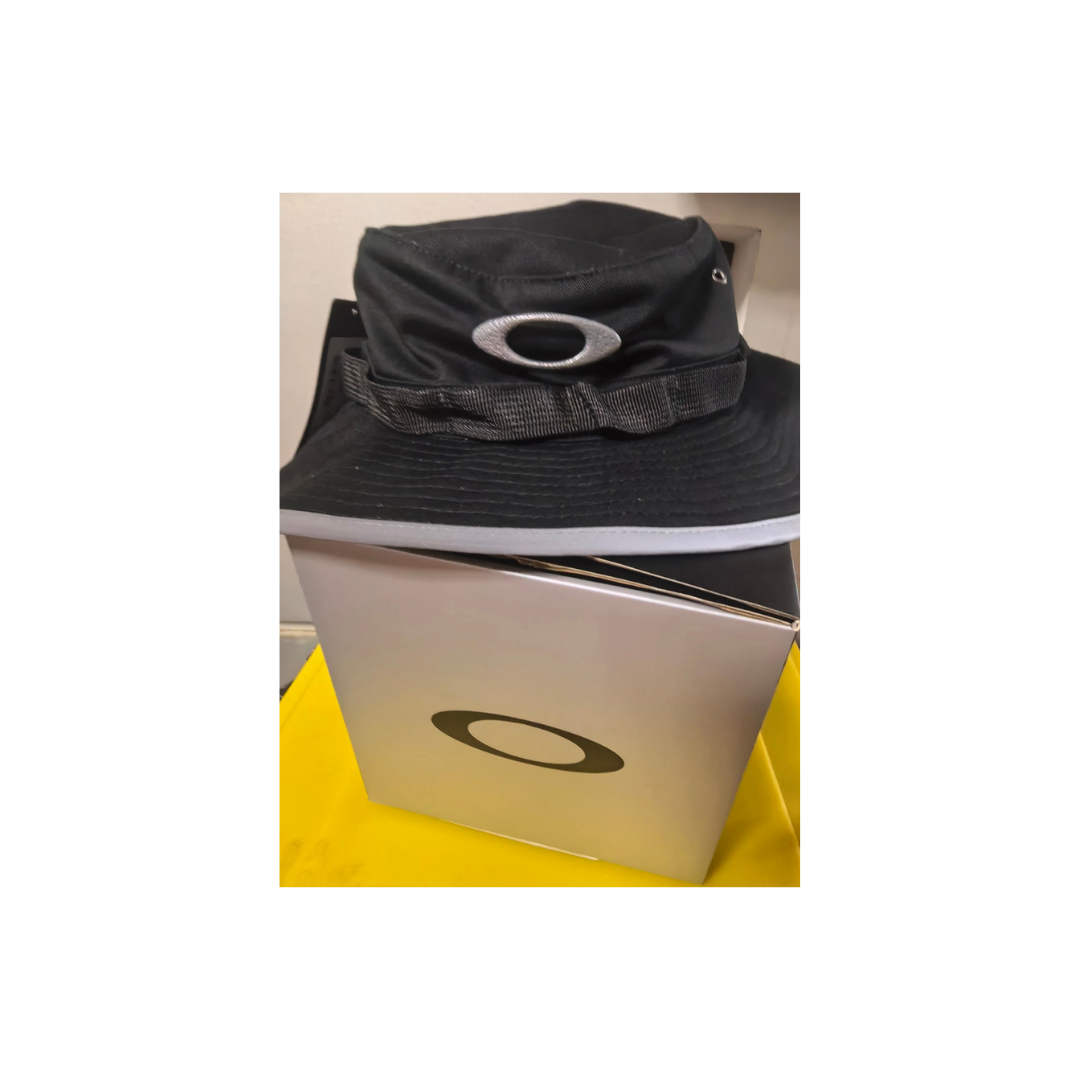 Oakley Hatz